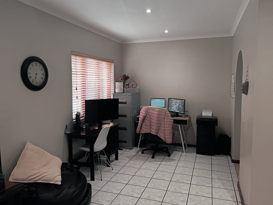To Let 3 Bedroom Property for Rent in Bothasig Western Cape